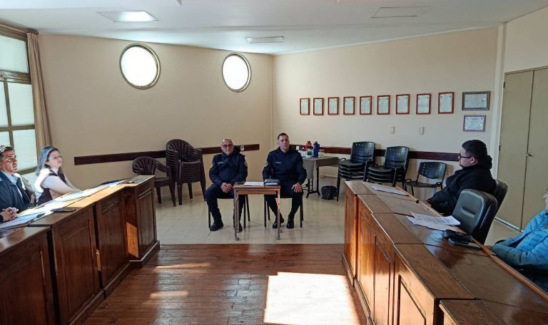 Referentes de la Policía y del HCD de Federación evaluaron medidas de seguridad vial en la ruta provincial 44 - imagen de origen