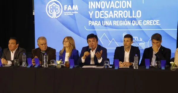 Política Fernando Espinoza encabezó el Encuentro Federal de la Federación Argentina de Municipios -Región Centro- en la provincia de Santa Fe - Informe Digital - imagen de origen