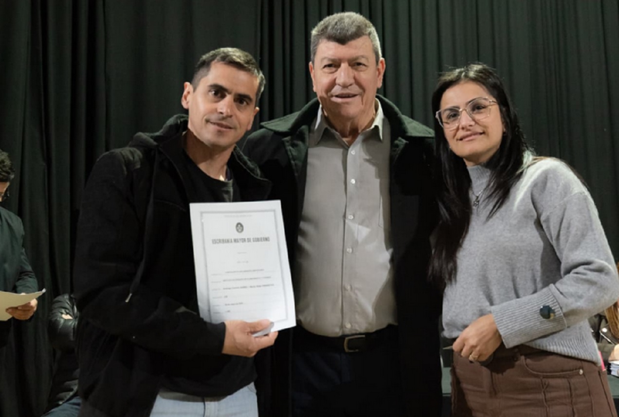 Se firmaron escrituras de viviendas sociales para Concepción del Uruguay y Basavilbaso - imagen de origen
