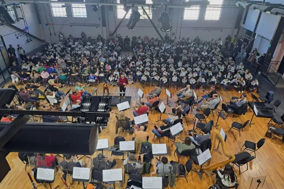 Más de 350 chicos vibraron al ritmo de la Sinfónica en el debut de “A Toda Orquesta” - imagen de origen