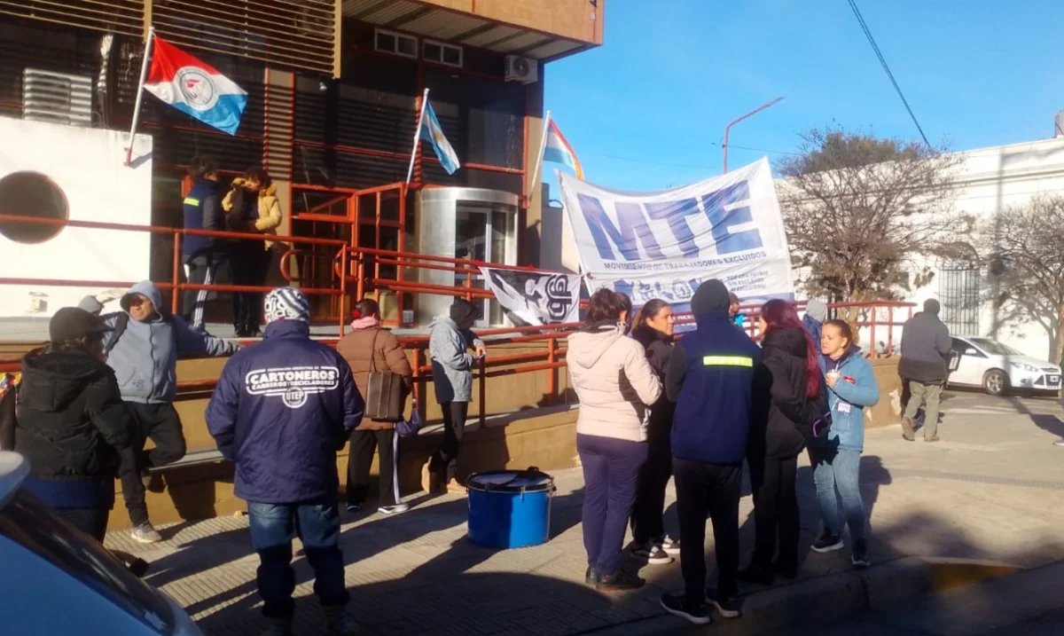 Cartoneros de Concepción del Uruguay se declaran en estado de alerta y movilización - imagen de origen