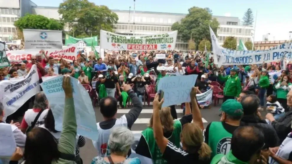 ATE se plegó al plan de lucha de la Multisectorial en Defensa de la Caja de Jubilaciones y denunció extorsión en los concursos estatales - imagen de origen