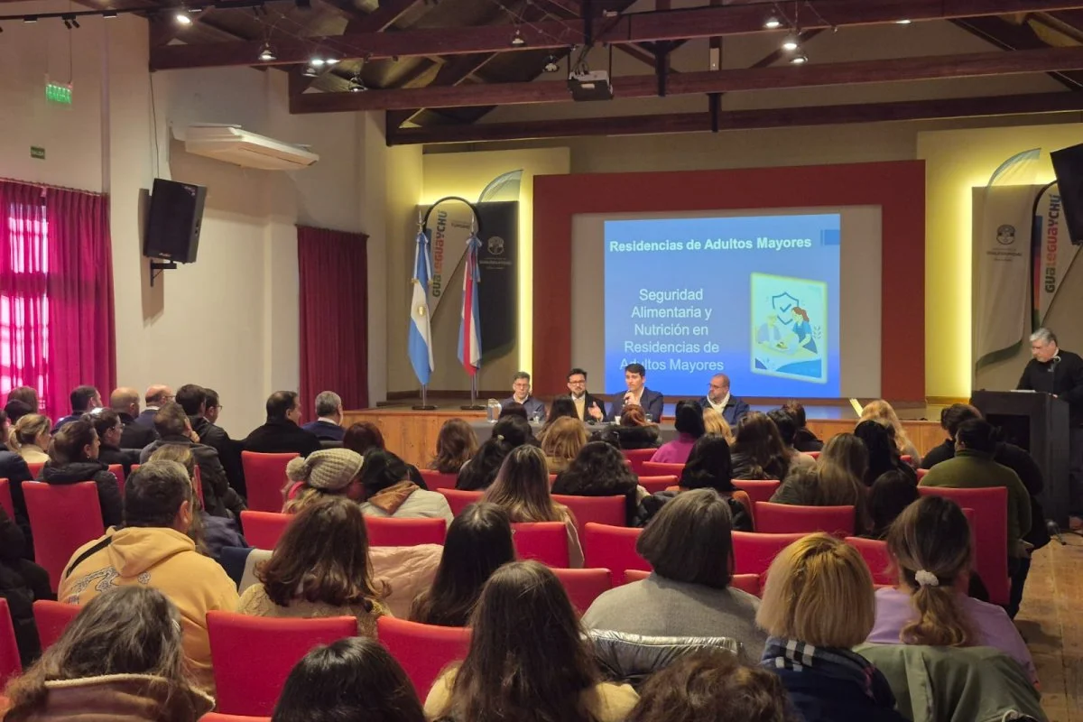 Capacitaron en alimentación saludable a 100 personas que trabajan en el cuidado de adultos mayores - imagen de origen