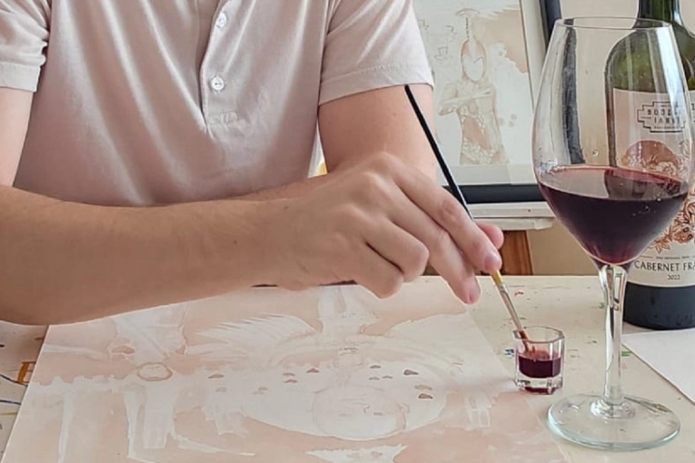 “diVino Carnaval” llega al Museo con obras creadas con vinos locales - imagen de origen