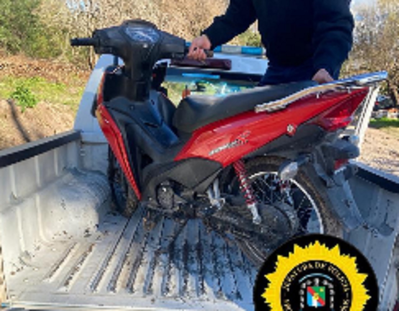 Robaron una moto en Barrio José Hernández, la recuperaron y detuvieron a quien la conducía - imagen de origen