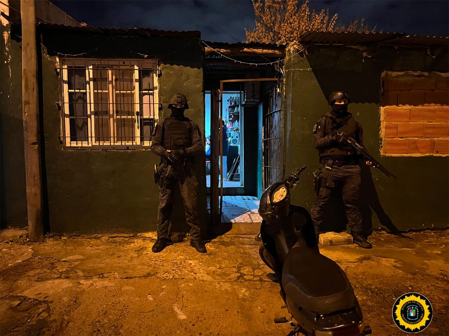 Golpe al narcomenudeo: Cuatro allanamientos simultáneos dejan tres detenidos y droga secuestrada - imagen de origen