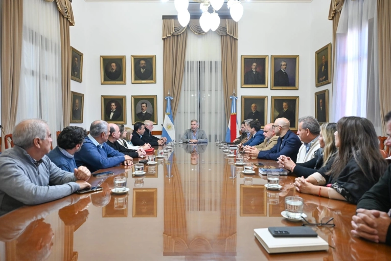 Frigerio envía el proyecto de reforma de la Caja de Jubilaciones a la Legislatura - imagen de origen