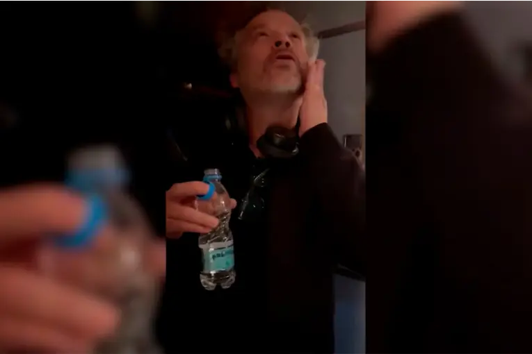 Detuvieron en Brasil a un ejecutivo chileno por insultos racistas en un vuelo - imagen de origen