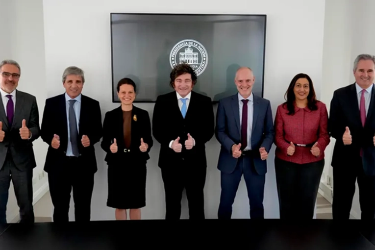 Milei mantuvo un encuentro en Olivos con autoridades del Banco Mundial - imagen de origen