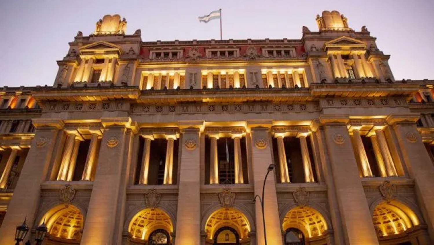 La Corte Suprema dejó firme la cautelar que obliga al Estado a aplicar la ley de financiamiento universitario - imagen de origen