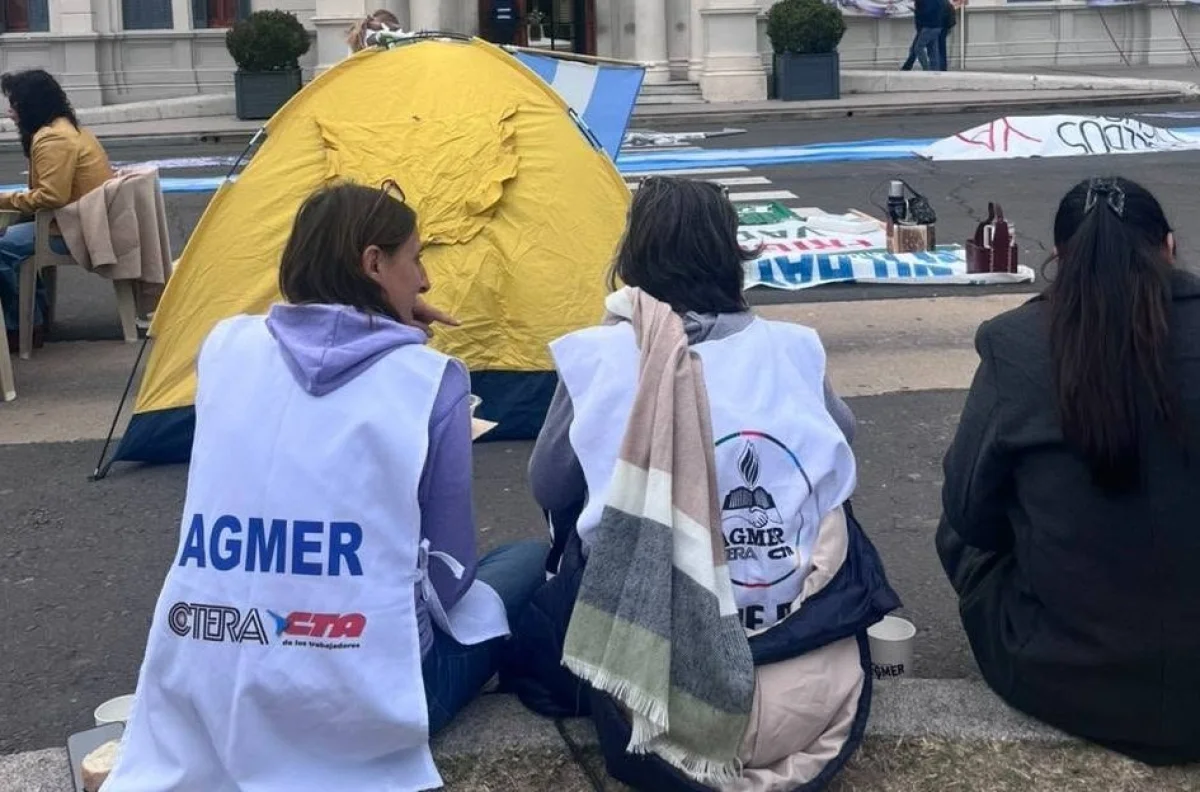 AGMER reinstalará un acampe frente a Casa de Gobierno en rechazo a la reforma previsional - imagen de origen