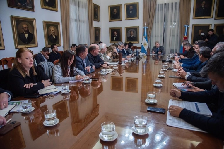 Frigerio impulsa el tratamiento de leyes clave para su gestión en la Legislatura - imagen de origen