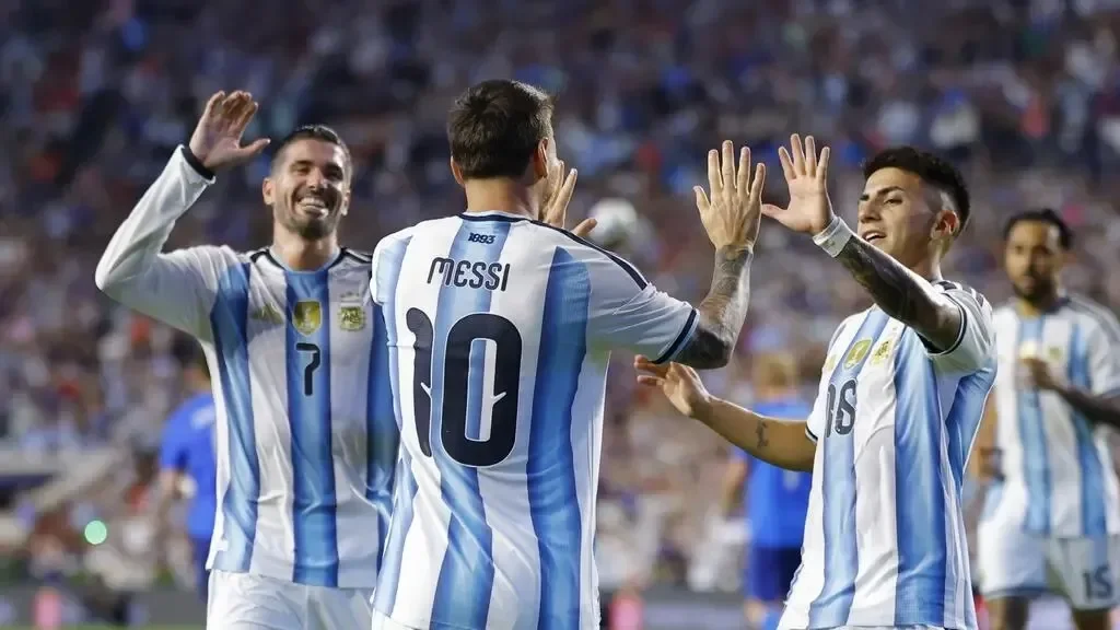 Argentina debuta este martes en el Mundial contra Argelia: horario, TV y posible formación de la Scaloneta - imagen de origen