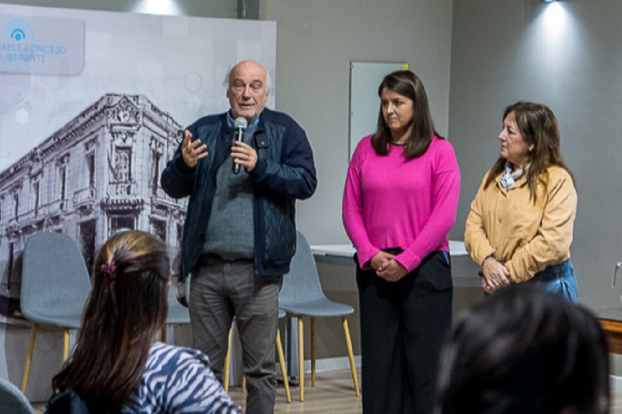 La Municipalidad presentó ante organizaciones el Consejo Paranaense de Discapacidad - imagen de origen