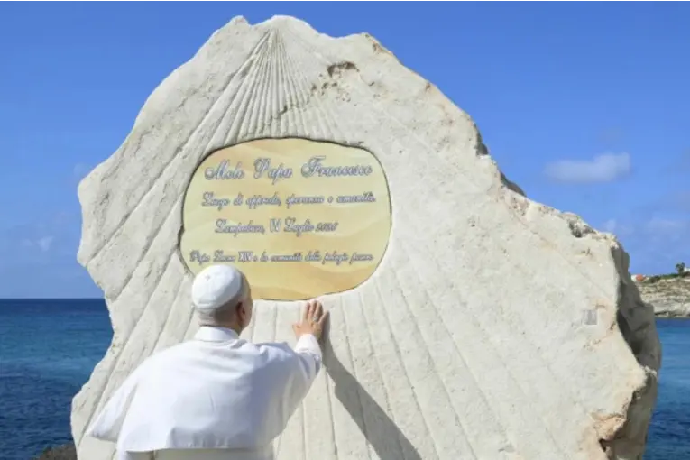 El Papa León XIV visitó Lampedusa y pidió a Estados Unidos y Europa acoger a los migrantes - imagen de origen