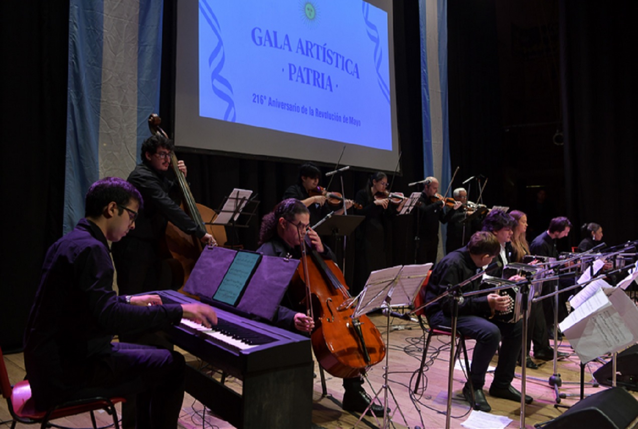 Paraná celebró la Revolución de Mayo con una Gala Patria en el Teatro 3 de Febrero - imagen de origen