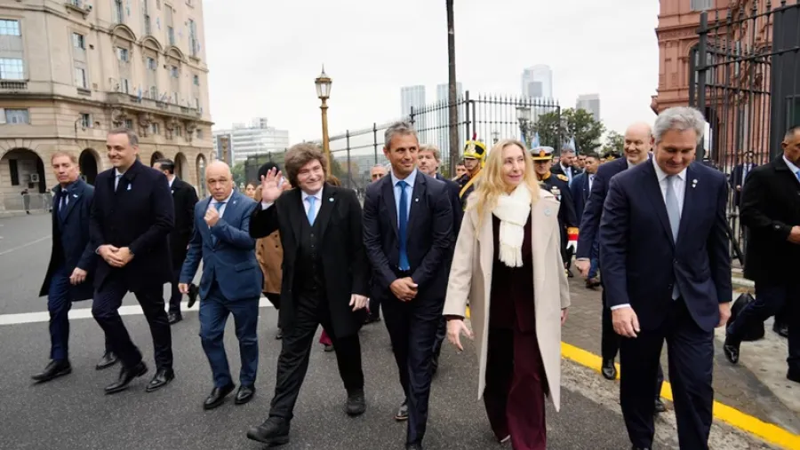 El Gobierno quiere aprobar leyes clave durante el Mundial y baja línea para que los diputados no viajen a EEUU | Análisis - imagen de origen