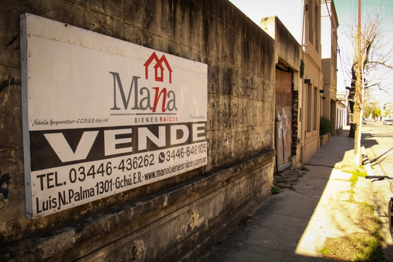 Por costos de mantenimiento y servicios, en Gualeguaychú se multiplican las casas en venta - imagen de origen