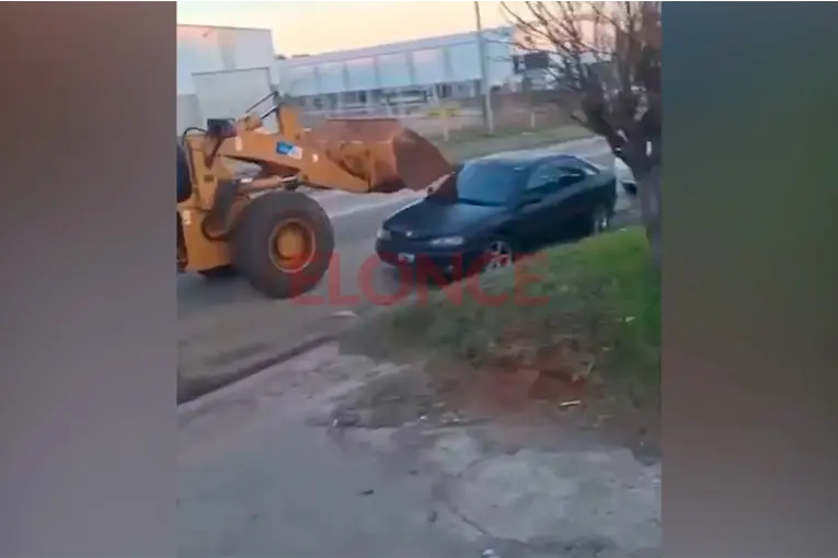 Confirmaron que tenía 1,07 g/l el conductor de la cargadora frontal que chocó siete vehículos en Concordia - imagen de origen