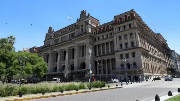 Presentan una acción judicial para frenar el decreto que cambió las reglas para nombrar jueces de la Corte - imagen de origen