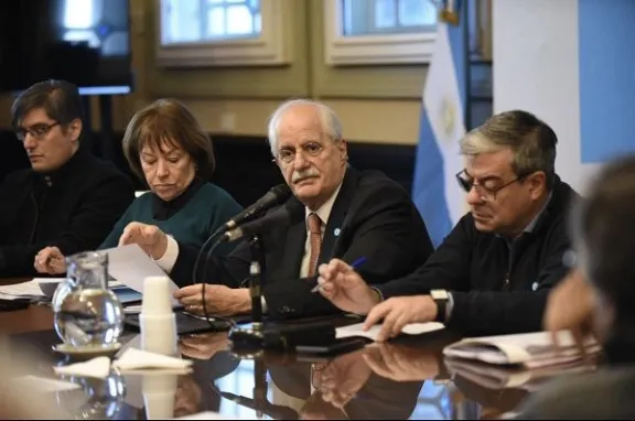 Piden suspender la licitación de la Hidrovía y advierten sobre “la entrega del Paraná” - imagen de origen