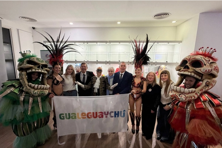 Gualeguaychú participó en la muestra internacional sobre carnavales en la Casa de Entre Ríos - imagen de origen