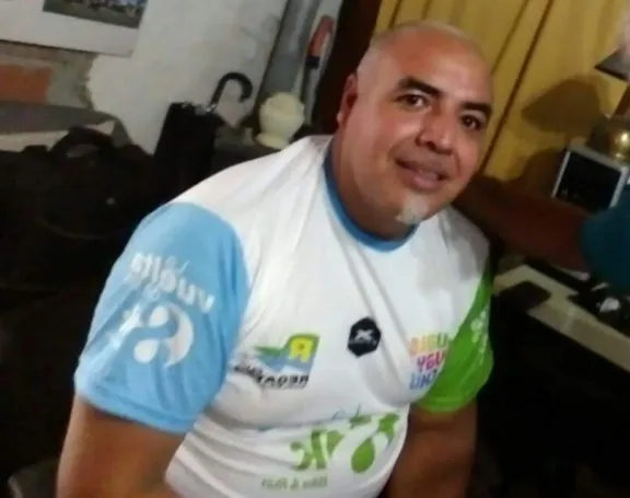 La historia del ex cura Javier Asín que hoy ayuda en la recuperación de adicciones y lleva el Evangelio a la cárcel, de la mano de su pasión: el fútbol - imagen de origen