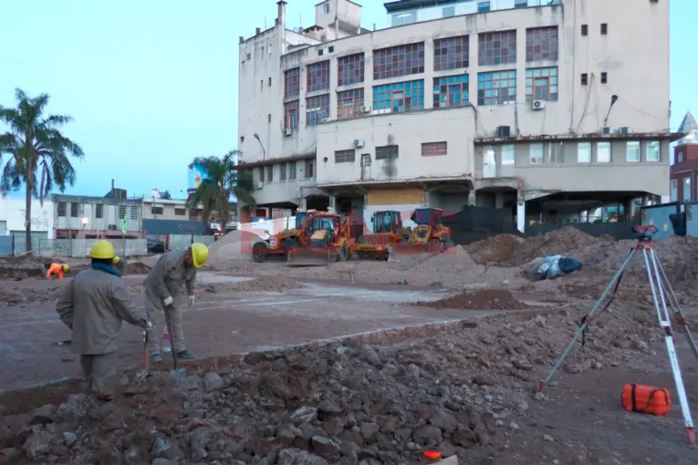 Avanzan obras en vieja terminal de Paraná para local de comidas: generará “más de 60 puestos de trabajo” - imagen de origen