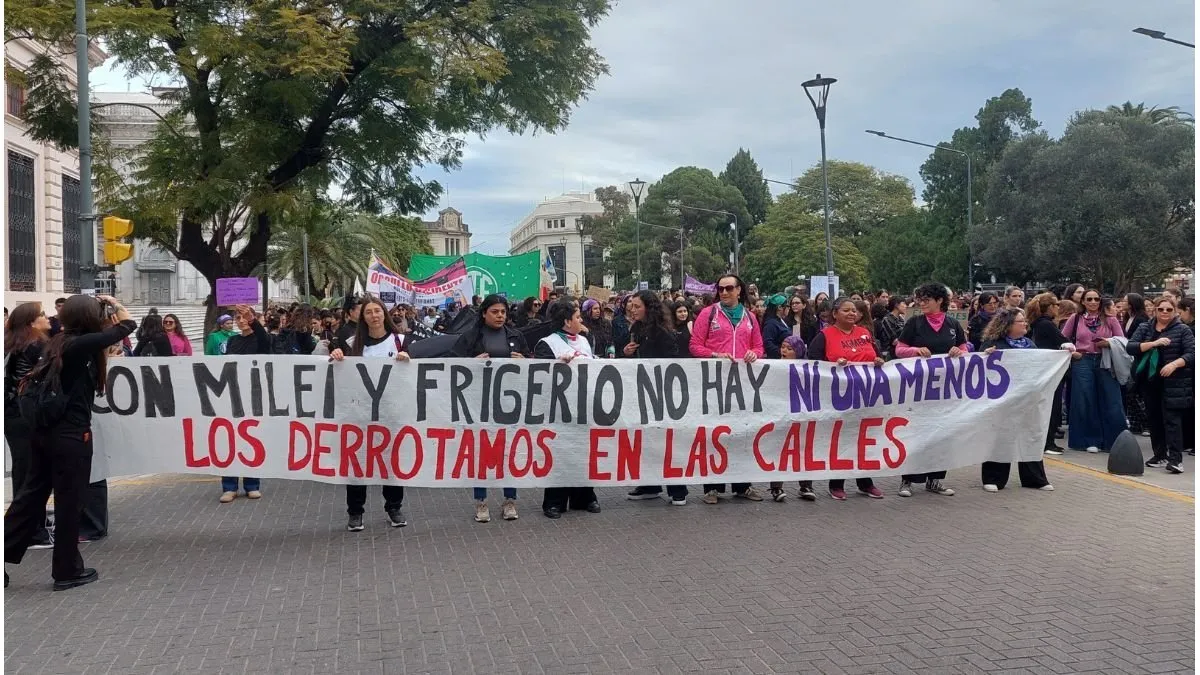 Ni Una Menos volvió a las calles de Paraná con un reclamo por la emergencia en violencia de género - imagen de origen