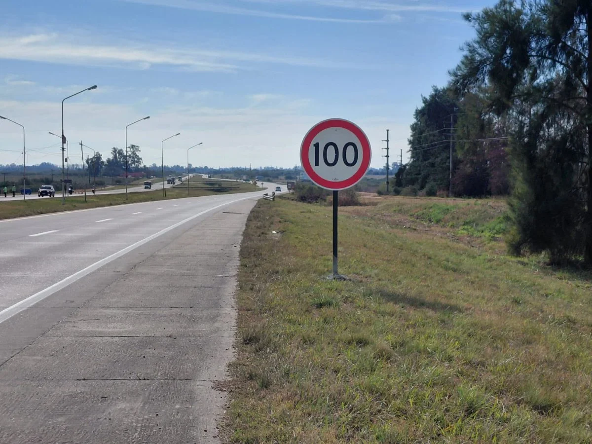 Autovía del Mercosur renueva la señalización vertical en un tramo de la Ruta Nacional 14 - imagen de origen