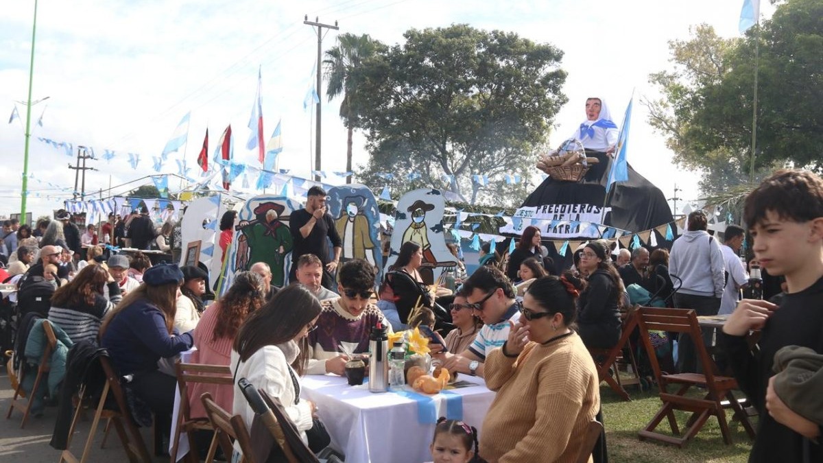 Las pulperías estudiantiles llenan de sabor y alegría la Fiesta del 25 de Mayo - imagen de origen