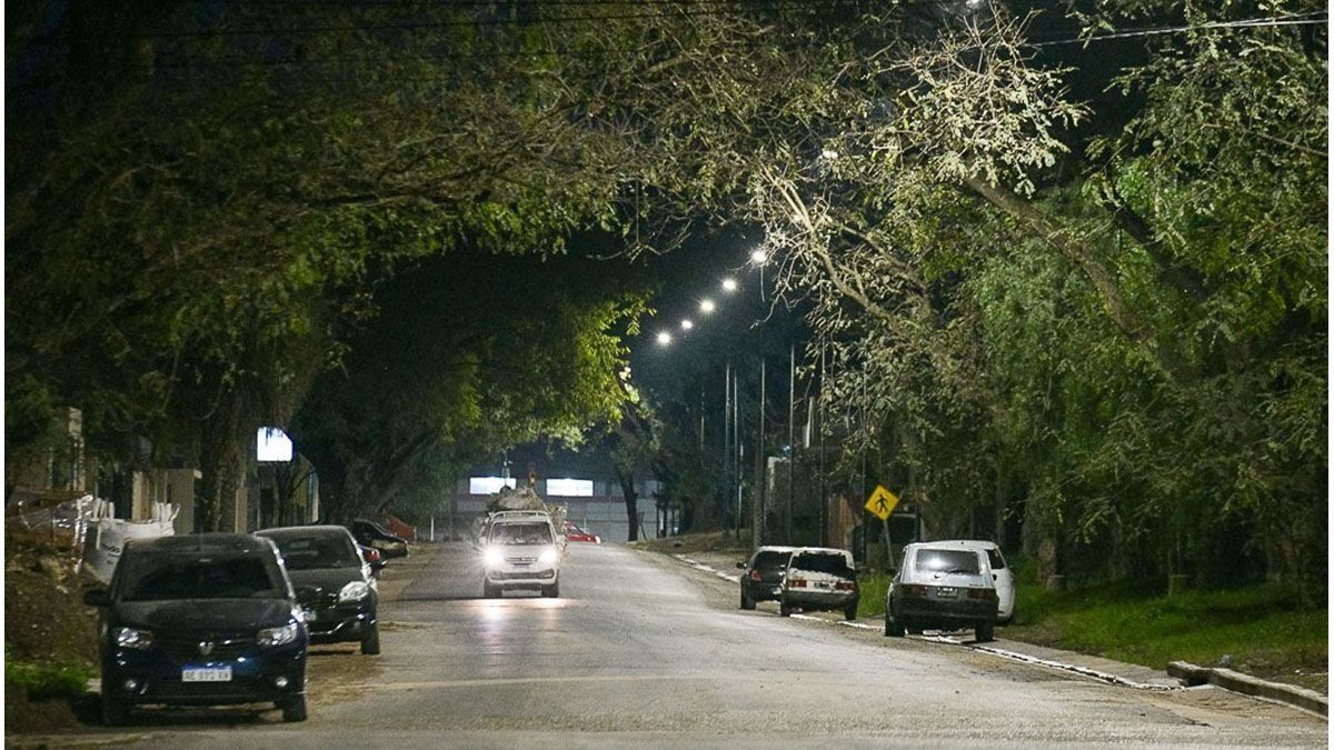 Paraná 100% LED avanzó en Loma Hermosa con 24 luces y columnas - Informe Digital - imagen de origen