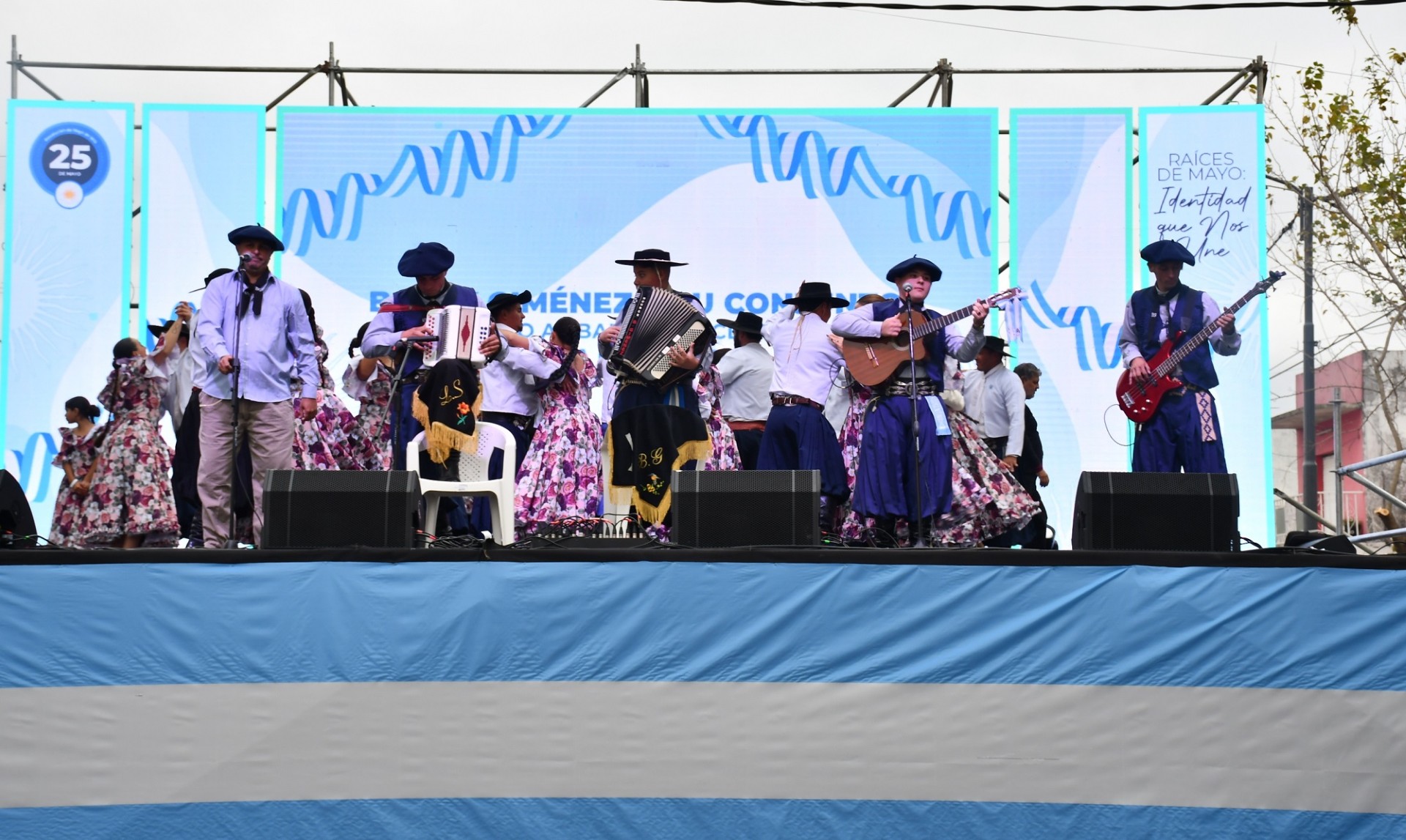 Con un gran festival patrio y una cartelera repleta de artistas, Concordia comenzó a celebrar el 25 de Mayo - 7PAGINAS - imagen de origen
