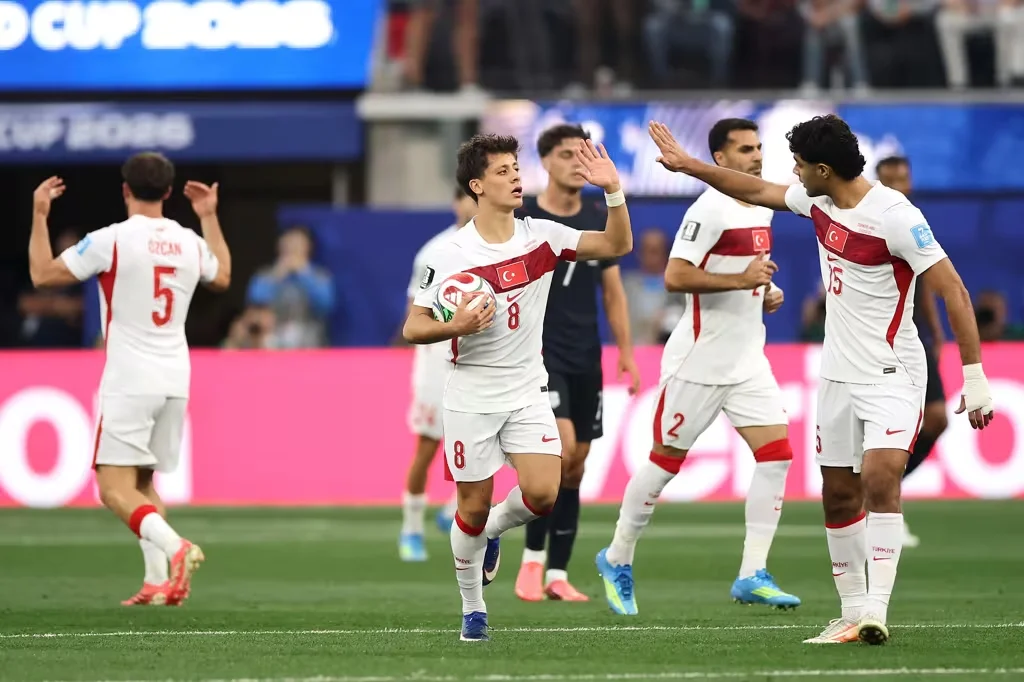 Turquía se despidió del Mundial con una remontada histórica y una actuación estelar de Arda Güler - imagen de origen
