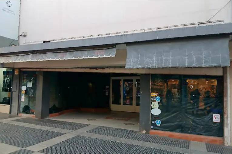 Cerró definitivamente Q´Bien Indumentaria, histórico local de la peatonal de Paraná - imagen de origen