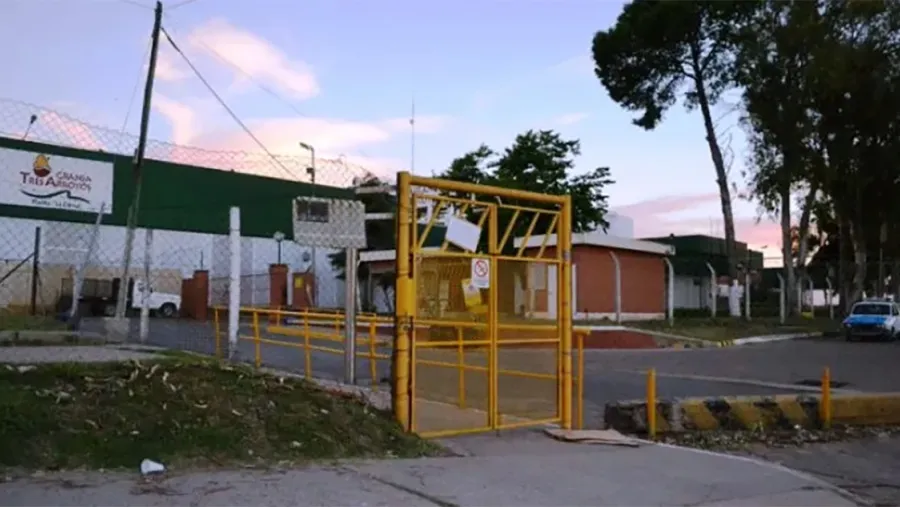 La incertidumbre golpea a casi 800 familias: la crisis de Granja Tres Arroyos pone en vilo a la provincia | Análisis - imagen de origen