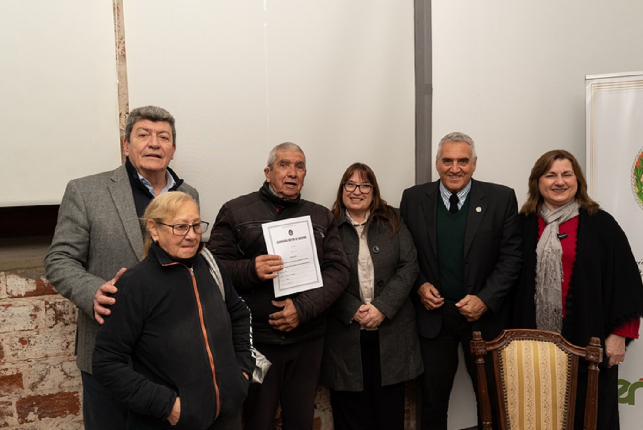 Familias entrerrianas avanzan en la regularización dominial de sus viviendas - imagen de origen