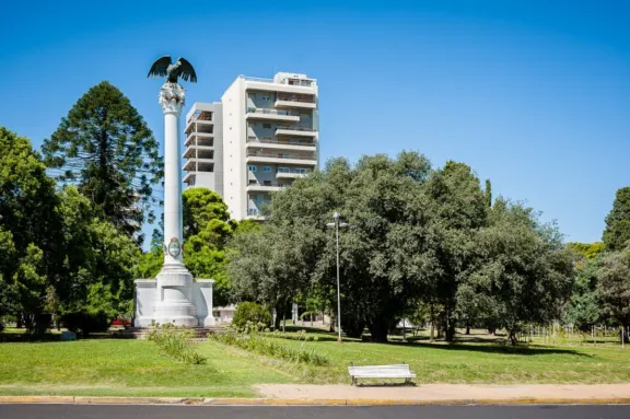 El Municipio y escuelas izarán la Bandera Argentina en conmemoración de la elevación a Villa de Paraná - imagen de origen