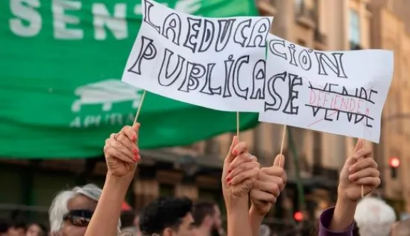 Docentes universitarios lanzaron cinco días de protesta para que el Gobierno cumpla la Ley aprobada y ratificada en el Congreso - imagen de origen