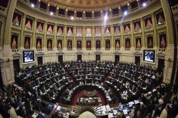 Cinco diputados entrerrianos no dieron quórum para frenar la interpelación a Adorni - imagen de origen