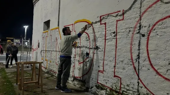 Gualeguaychú despidió al Indio Solari con un mural, una bandera y una misa ricotera - imagen de origen