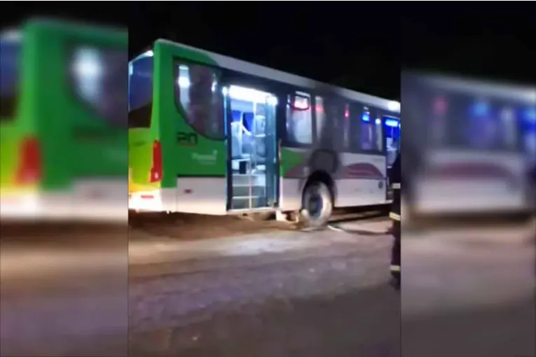 Se registró un principio de incendio en un colectivo urbano de Paraná - imagen de origen