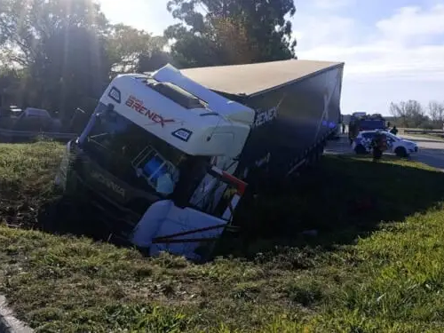 Un camión chocó y mató a un nene que se cruzó imprevistamente en la Ruta 14 - imagen de origen