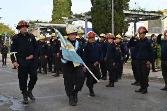 Davico anunció un proyecto de retribución mensual para acompañar a Bomberos Voluntarios - imagen de origen