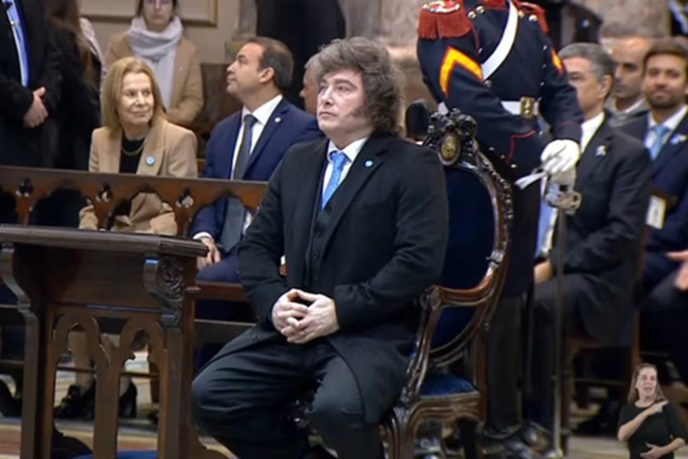 Milei asistió al Tedeum: escuchó una homilía crítica contra el odio y el "terrorismo de redes" - imagen de origen