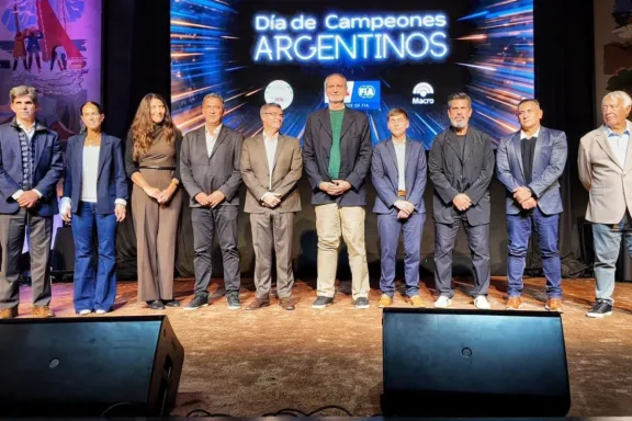 Entre Ríos acompañó el reconocimiento a los campeones del automovilismo argentino - imagen de origen