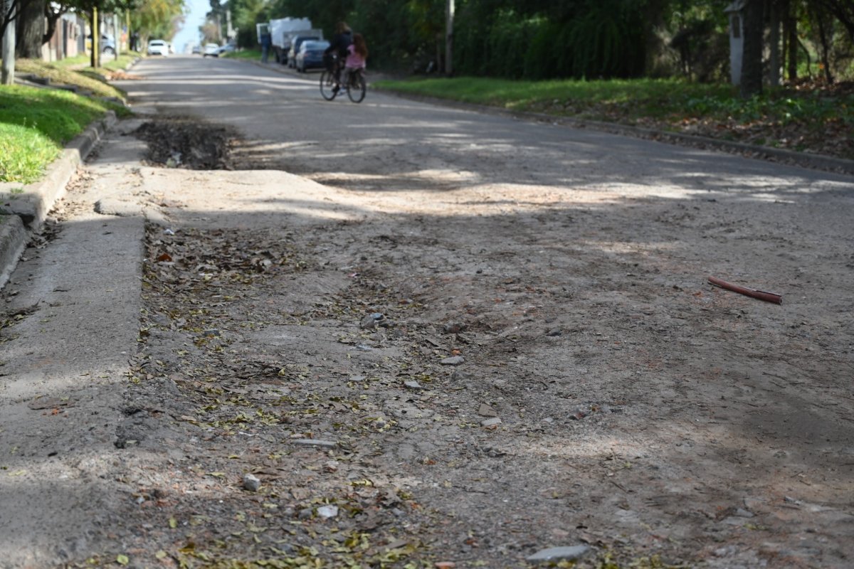 Este lunes comenzarán a reasfaltar por completo la calle Perigan - imagen de origen