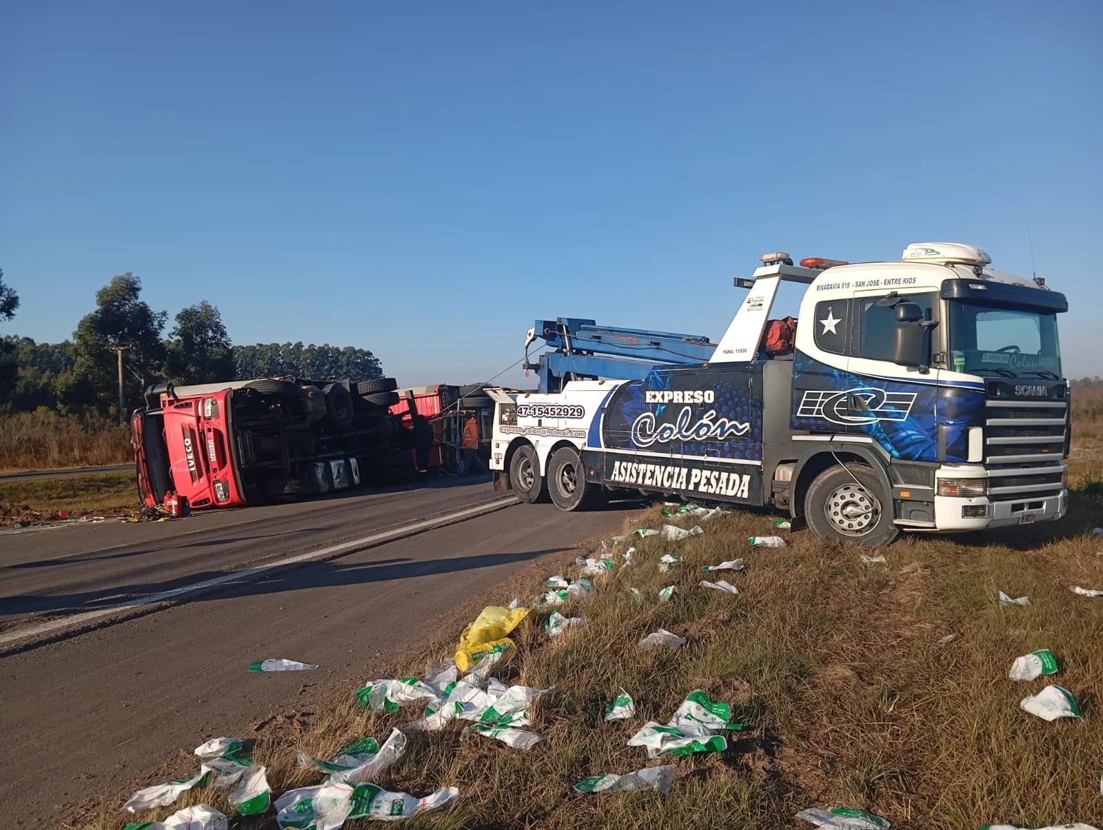 Demoras en la Ruta Nacional 14 por el vuelco de un camión a la altura de Ubajay - imagen de origen