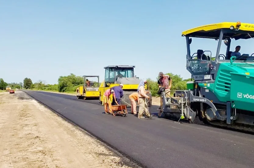 Destacan que Vialidad interviene más de 1.000 kilómetros de rutas entrerrianas y va por el 100% de las vías primarias - imagen de origen
