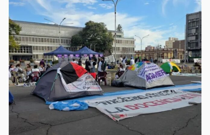 Agmer rechazó el aumento por decreto y anunció un acampe en Paraná - imagen de origen